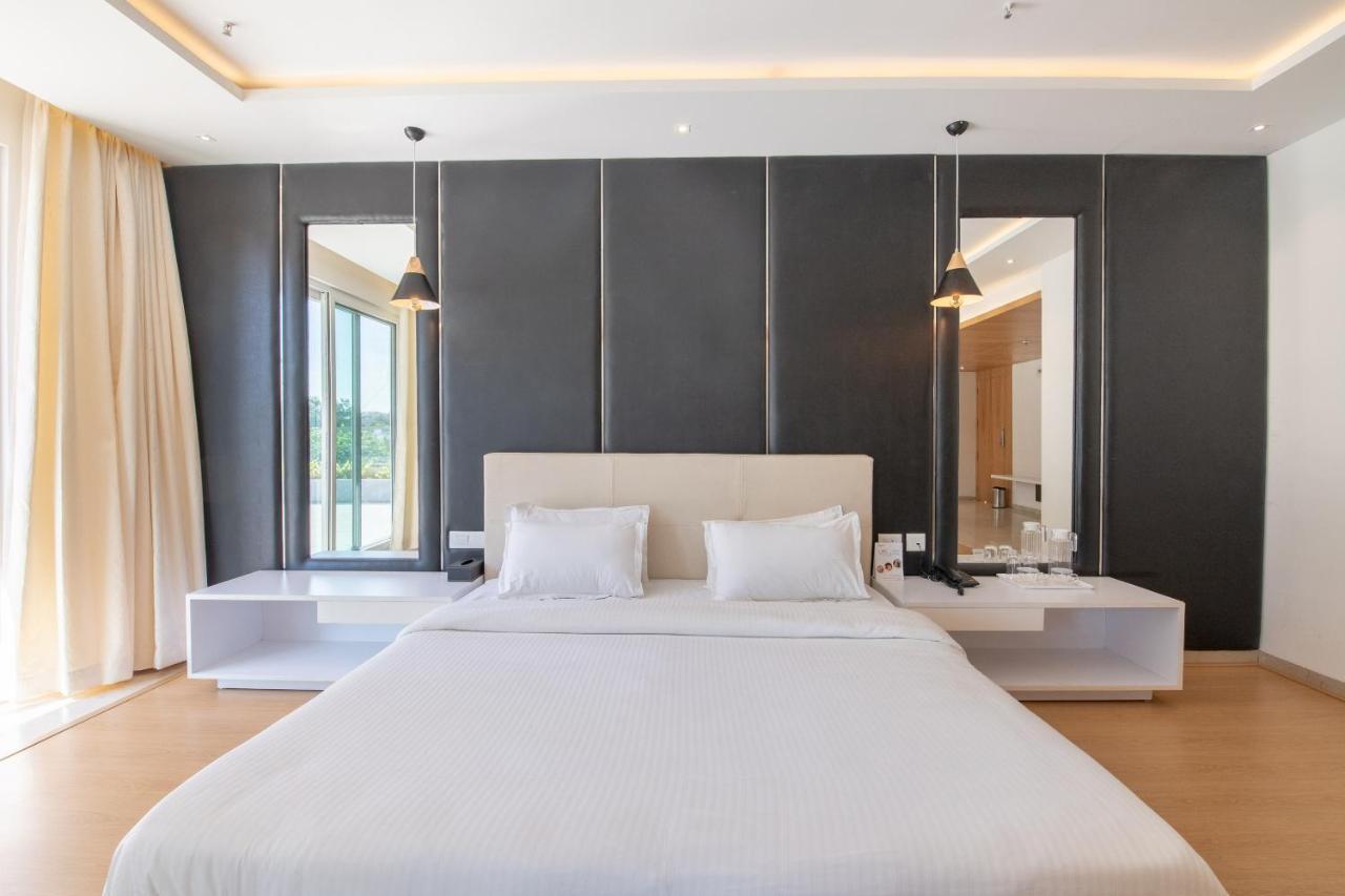Palette Resorts - Hotel Sanhok Bangalore Exteriör bild